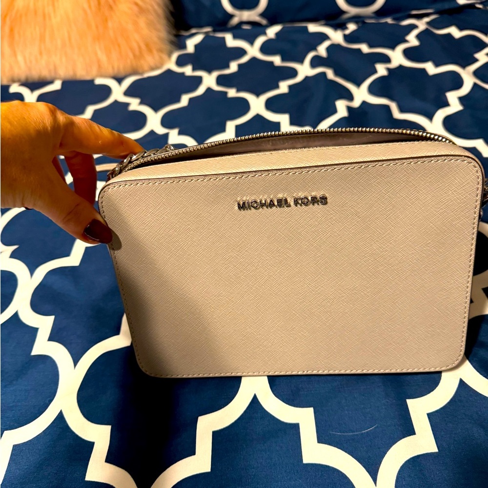 Michael kors gray leather Ginny camera bag